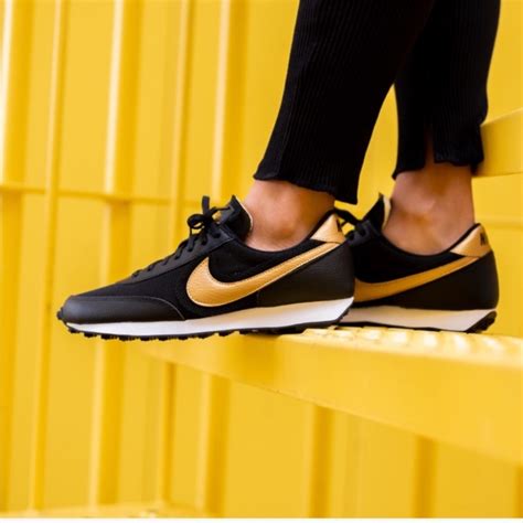 Nike Daybreak Black Metallic Gold (Women's) 